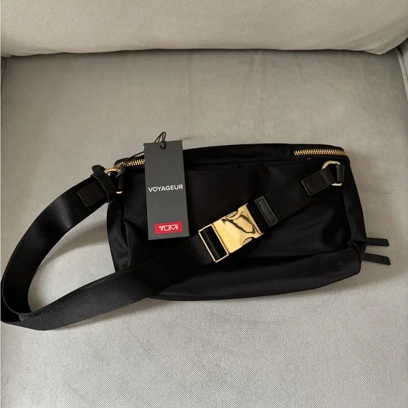 Authentic TUMI Madison Hip Bag NWT - Picture 2 of 9